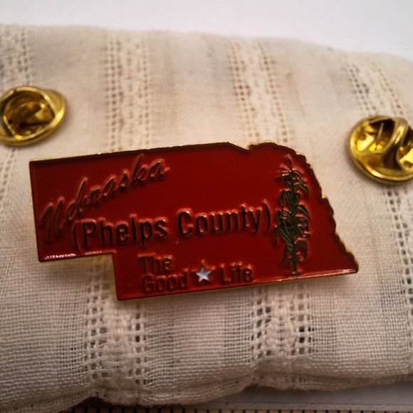 Nebraska (Phelps County) a good ⭐️ life pin - Picture 1 of 3